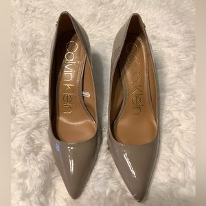 Like New Calvin Klein Nilly Nude / Tan Pumps 8.5